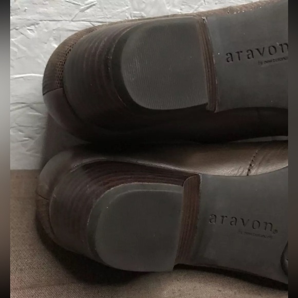 EUC! ARAVON Portia Size 9.5D (Wide) Brown Leather Casual Dress Pump (AAZ09BRM) - Picture 16 of 16